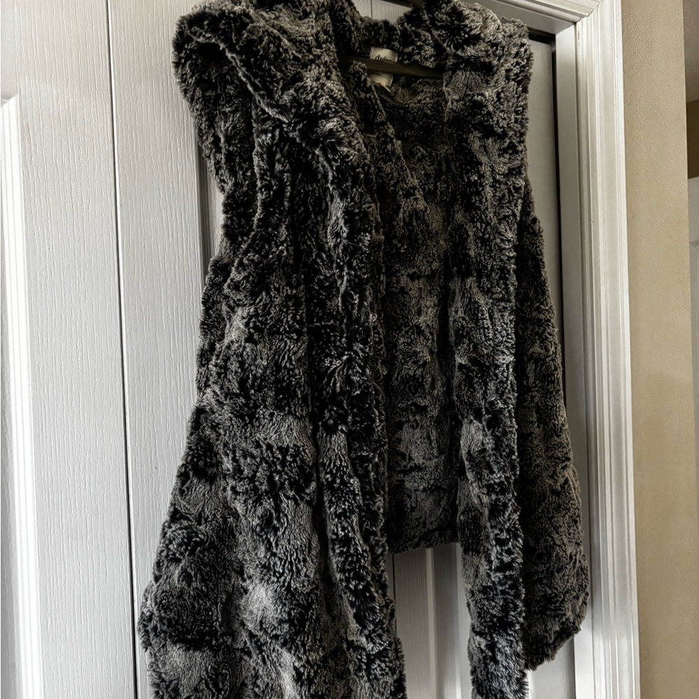 Dylan Classic Faux Fur Hooded Vest in Gray Size Large New